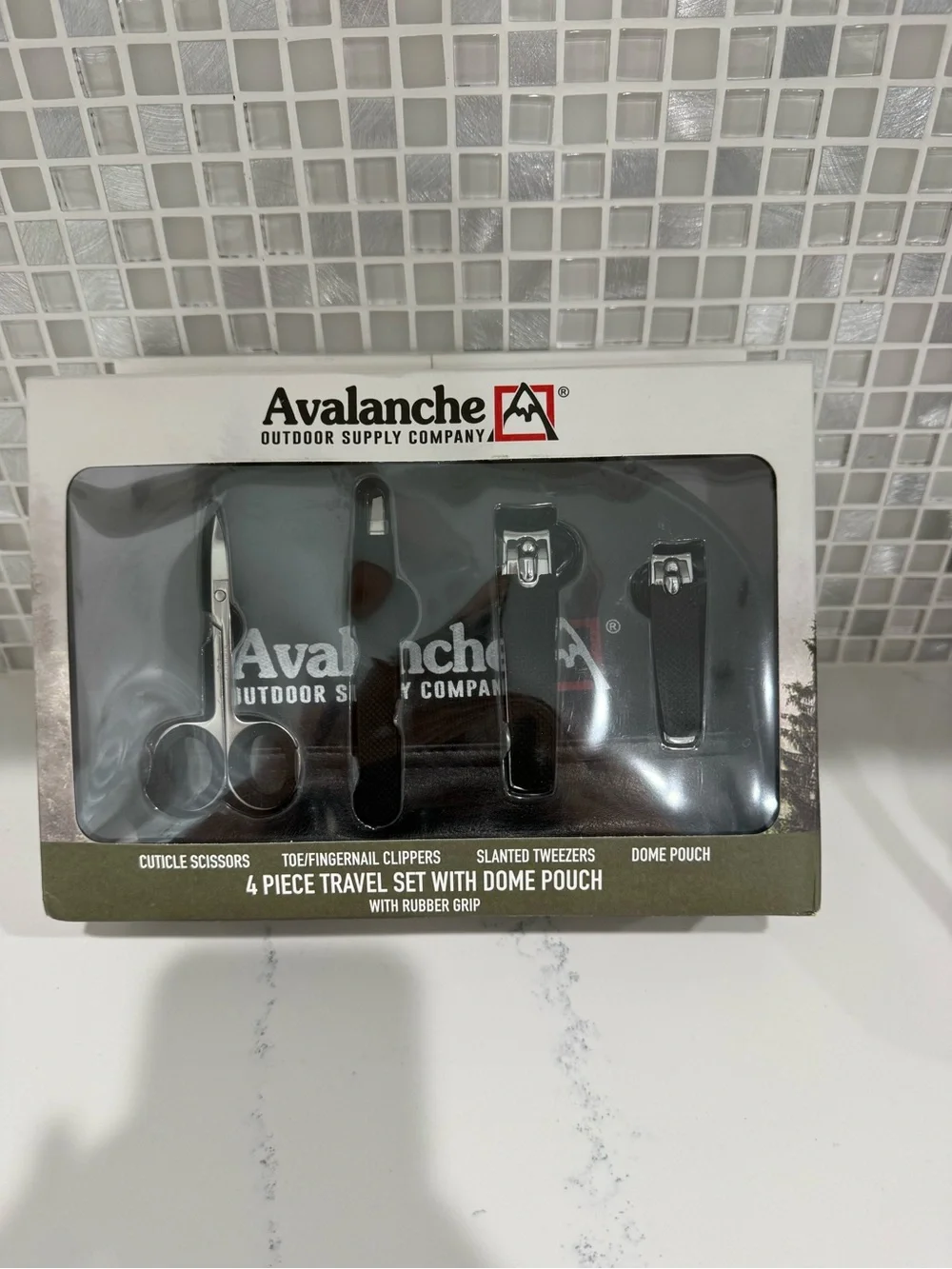 NIB Avalanche Outdoor Supply Company Toiletry Kit with Nail Tools